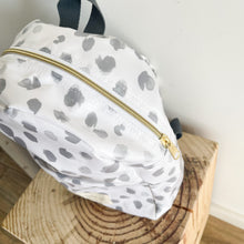 Load image into Gallery viewer, Mochila pequena DOTS