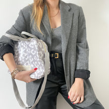 Load image into Gallery viewer, Lancheira M MANCHA CINZA CLARO