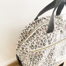 Load image into Gallery viewer, Saco fim de semana ANIMAL PRINT CAQUI