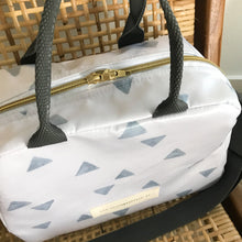 Load image into Gallery viewer, Lancheira M TRIANGLES ⚡️ PROMO ⚡️