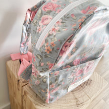 Load image into Gallery viewer, Mochila pequena FLORAL