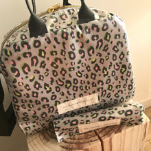 Load image into Gallery viewer, Lancheira M ANIMAL PRINT CAQUI