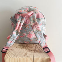 Load image into Gallery viewer, Mochila pequena FLORAL
