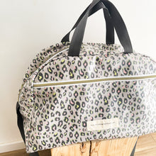 Load image into Gallery viewer, Saco fim de semana ANIMAL PRINT CAQUI