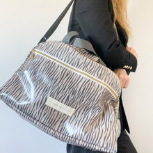 Load image into Gallery viewer, Saco de fim de semana ZEBRA TAUPE