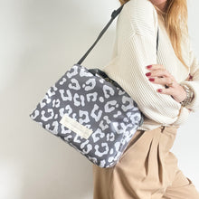 Load image into Gallery viewer, Lancheira M MANCHA CINZA