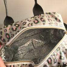 Load image into Gallery viewer, Lancheira M ANIMAL PRINT CAQUI