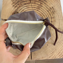 Load image into Gallery viewer, necessaire pequeno DARK CHOCO