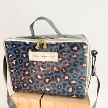 Load image into Gallery viewer, lancheira BOX ANIMAL PRINT BLUE