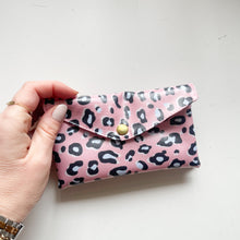 Load image into Gallery viewer, Carteira de mola ANIMAL PRINT ROSA