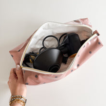 Load image into Gallery viewer, Bolsa para acessórios cabelo CAPUCCINO