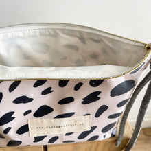 Load image into Gallery viewer, Bolsa plastificada XL BAUNILHA