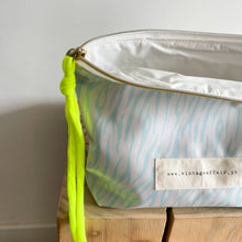 Load image into Gallery viewer, Bolsa plastificada XL ZEBRA TURQUESA