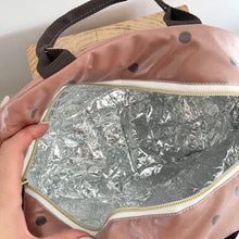 Load image into Gallery viewer, Lancheira M CAPUCCINO