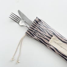 Load image into Gallery viewer, Bolsa para talheres  ZEBRA TAUPE