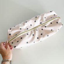 Load image into Gallery viewer, Bolsa para acessórios cabelo BOLINHAS BEGE