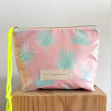 Load image into Gallery viewer, Bolsa térmica MINT PALMS