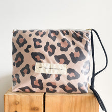 Load image into Gallery viewer, Bolsa térmica LEOPARDO ESCURO