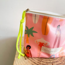 Load image into Gallery viewer, bolsa plastificada XL DAY AT THE BEACH