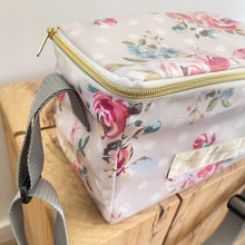 Load image into Gallery viewer, Lancheira pequena FLORAL