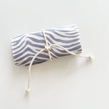 Load image into Gallery viewer, Individual de mesa ZEBRA CINZA