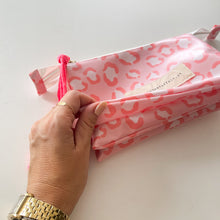 Load image into Gallery viewer, Estojo triplo LÉO ROSA