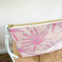 Load image into Gallery viewer, bolsa plastificada XL PINK PALMS