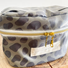 Load image into Gallery viewer, Necessaire térmico OLIVE