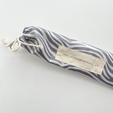 Load image into Gallery viewer, Bolsa para talheres ZEBRA CINZA