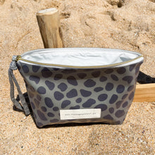 Load image into Gallery viewer, Bolsa plastificada XL OLIVE