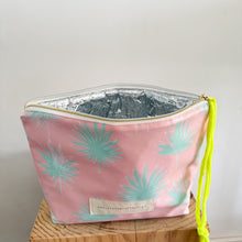 Load image into Gallery viewer, Bolsa térmica MINT PALMS