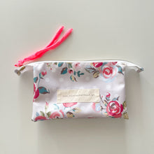 Load image into Gallery viewer, Estojo triplo FLORAL