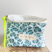 Load image into Gallery viewer, Bolsa plastificada XL LEO AZUL