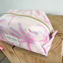 Load image into Gallery viewer, Necessaire grande PINK PALMS