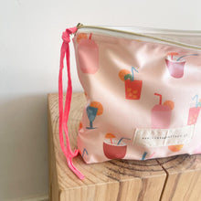 Load image into Gallery viewer, bolsa plastificada XL SUMMER COCKTAIL