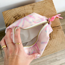 Load image into Gallery viewer, Necessaire grande PINK PALMS