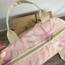 Load image into Gallery viewer, Lancheira M PINK PALMS