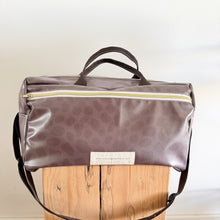 Load image into Gallery viewer, saco de desporto DARK CHOCOLAT