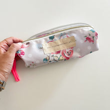 Load image into Gallery viewer, Estojo FLORAL