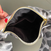 Load image into Gallery viewer, Mini carteira OLIVE