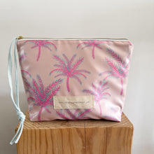 Load image into Gallery viewer, Bolsa térmica PINK PALMS