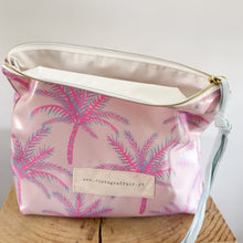 Load image into Gallery viewer, bolsa plastificada XL PINK PALMS
