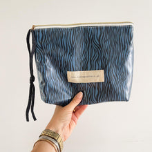 Load image into Gallery viewer, bolsa térmica DEEP BLUE