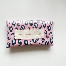 Load image into Gallery viewer, Carteira de mola ANIMAL PRINT ROSA
