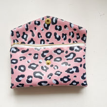 Load image into Gallery viewer, Carteira de mola ANIMAL PRINT ROSA