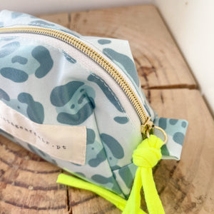 Necessaire pequeno LÉO AZUL