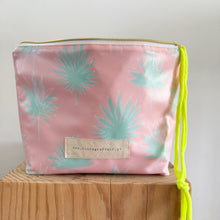 Load image into Gallery viewer, Bolsa térmica MINT PALMS