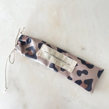 Load image into Gallery viewer, Bolsa para talheres LEOPARDO ESCURO