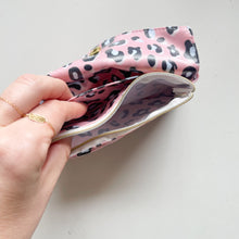 Load image into Gallery viewer, Carteira de mola ANIMAL PRINT ROSA