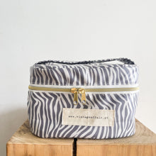 Load image into Gallery viewer, Necessaire térmico ZEBRA CINZA